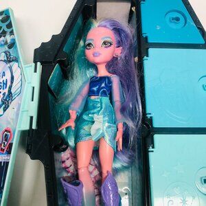 Lagoona Blue Skulltimate Secrets Series Two Locker With Keys, Doll, Accessories